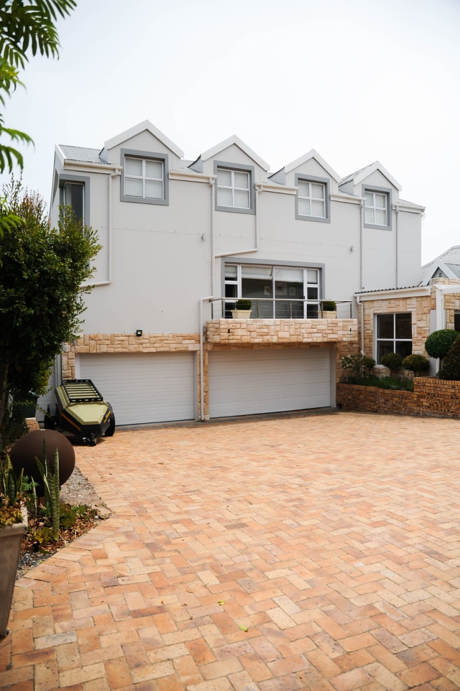 5 Bedroom Property for Sale in Myburgh Park Western Cape